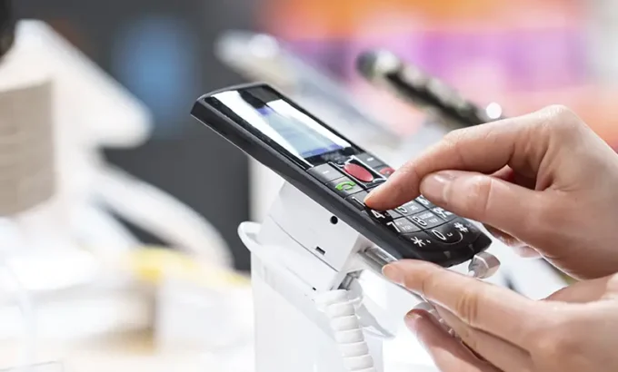 Buy Phones Locally vs Online Benefits